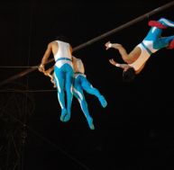 ac/acrobatie-aerienne-cirque.jpg