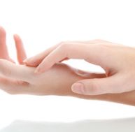 au/auto-massage-masser-mains-visage.jpg