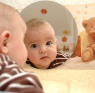 be/bebe-miroir.jpg