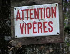 Panneau prévenant de la présence de vipères