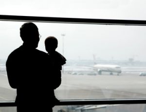Voyager en avion avec bébé