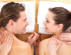 Couple dans un institut de massage