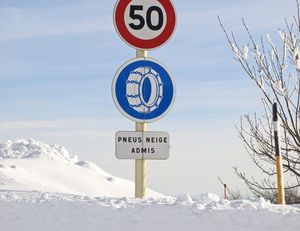 Mettre ses chaînes à neige