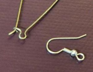 Choisir le support de ses boucles d'oreilles.