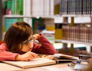 Comment l'enfant apprend-il à lire ?