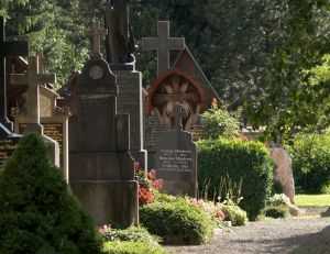 Décès : inhumation et incinération (ou crémation)