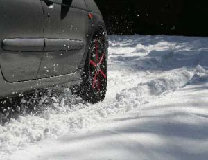 Chaînes à neige, chaussettes à neige, pneus neige...