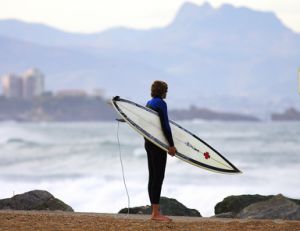 Equipement de base pour pratiquer le surf