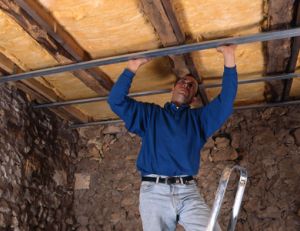 Pose d'un faux plafond