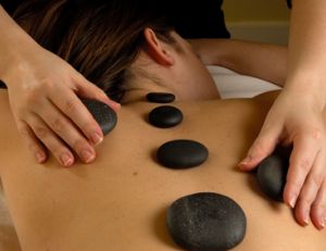 Massage aux pierres chaudes