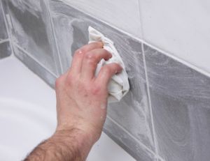 Nettoyer les joints de carrelage