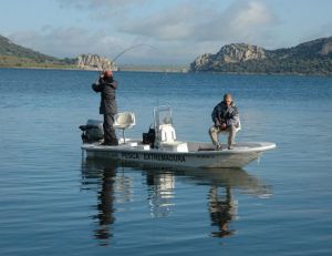 Le pêcheur doit toujours avoir des leurres souples dans sa boîte
