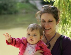 Réussir la première séparation avec bébé