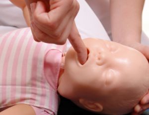 Agir face à un enfant qui s'étouffe