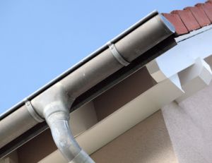 Remplacer un tuyau de descente PVC