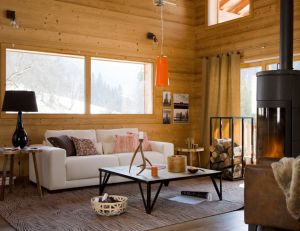 Salon esprit chalet - © La Redoute
