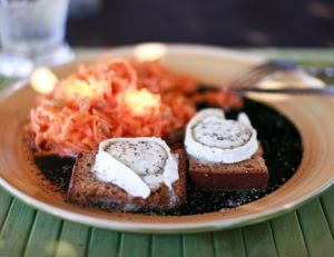 Toasts de pain d'épices au chèvre