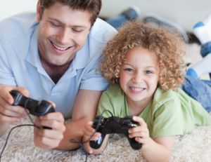 Jouer à la console pour un moment de détente