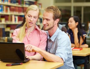 10 trucs pour aborder quelqu'un qui vous plait