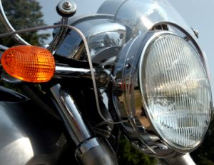 Vérification de l'éclairage de sa moto